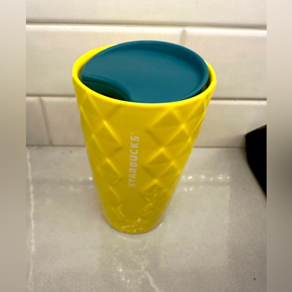 Starbucks Hawaii Collection  Pineapple Ceramic 12oz Tumbler with lid- never used